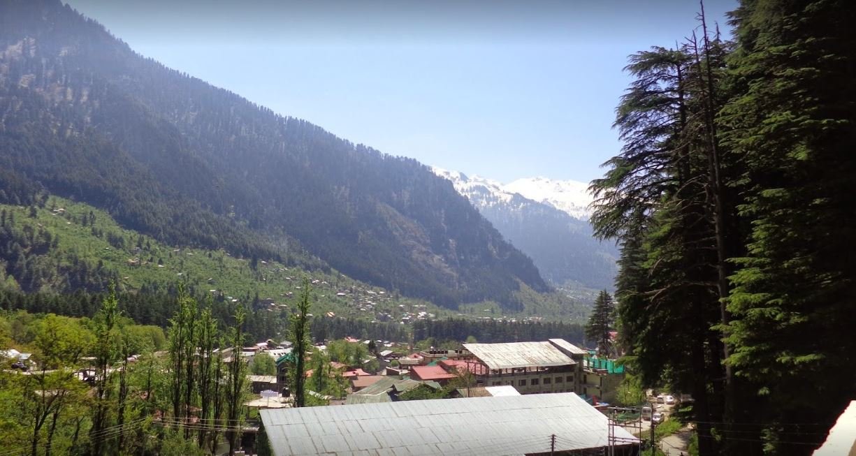 Manali valley and mountain view near Hotel Mahajan